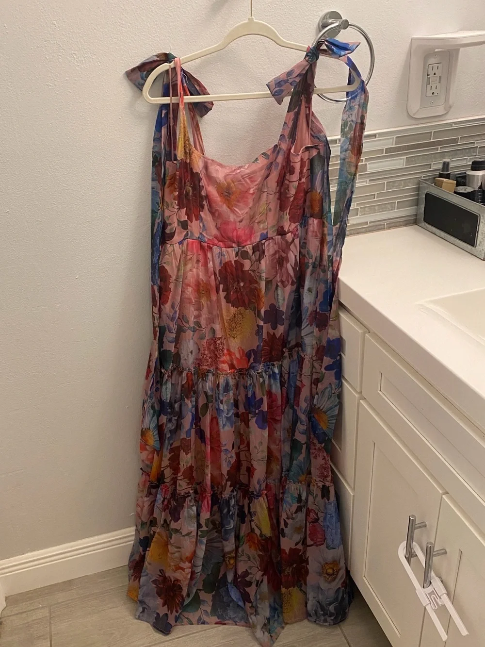 Francesca’s Floral Maxi Dress 💐 - Picture 2 of 5